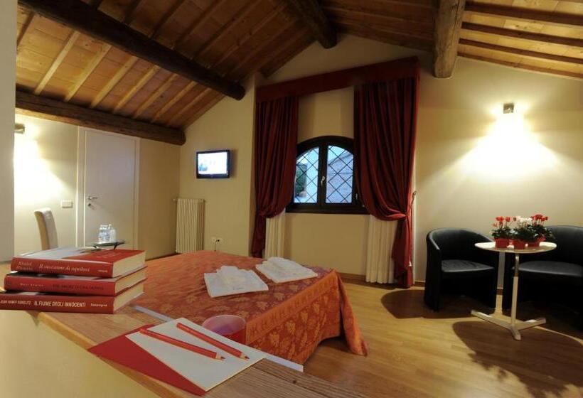 سوئیت با چشم‌انداز, Honey Rooms Ferrara