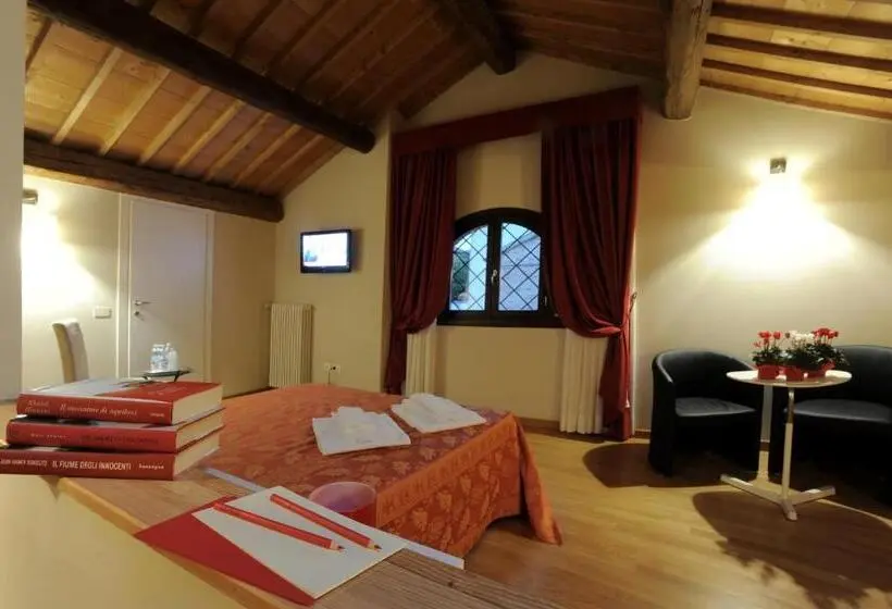 سوئیت با چشم‌انداز, Honey Rooms Ferrara