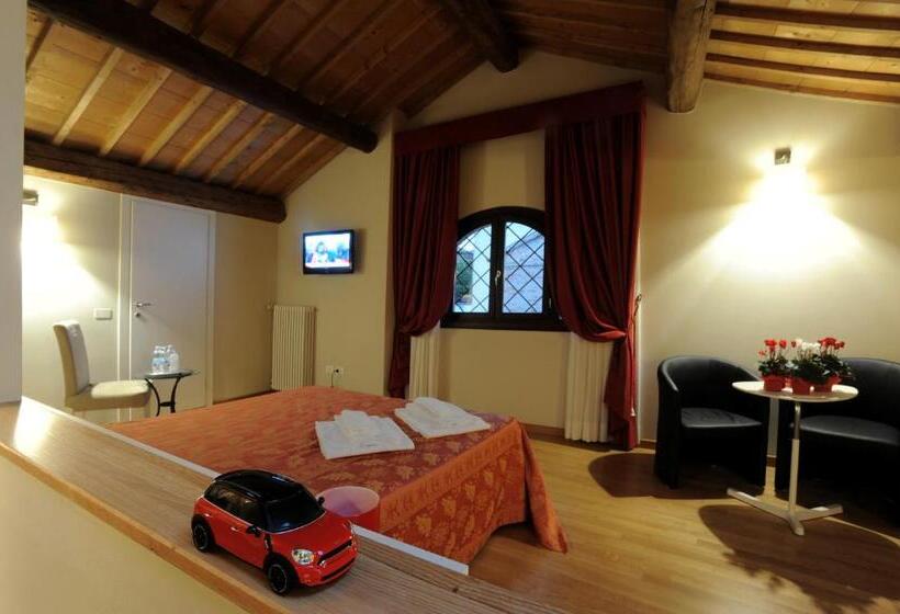 سوئیت با چشم‌انداز, Honey Rooms Ferrara