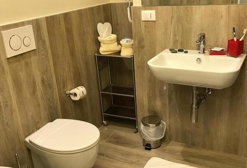 استودیوی لوکس, Honey Rooms Ferrara