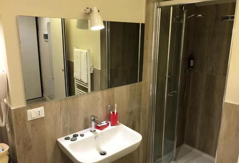 استودیوی لوکس, Honey Rooms Ferrara