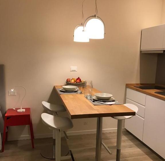 استودیوی لوکس, Honey Rooms Ferrara