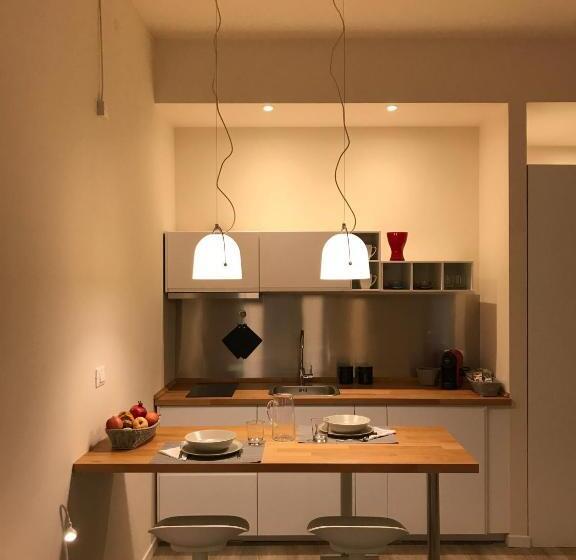 استودیوی لوکس, Honey Rooms Ferrara