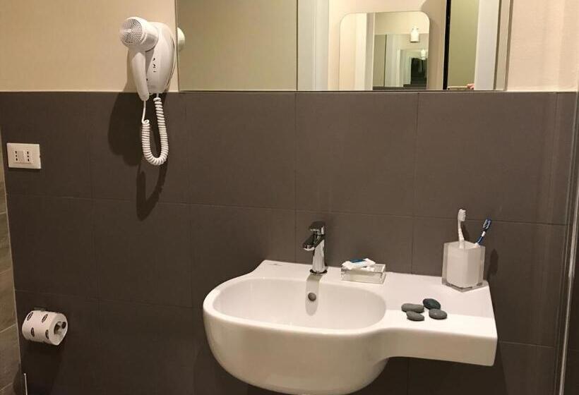 آپارتمان لوکس 1 خوابه, Honey Rooms Ferrara