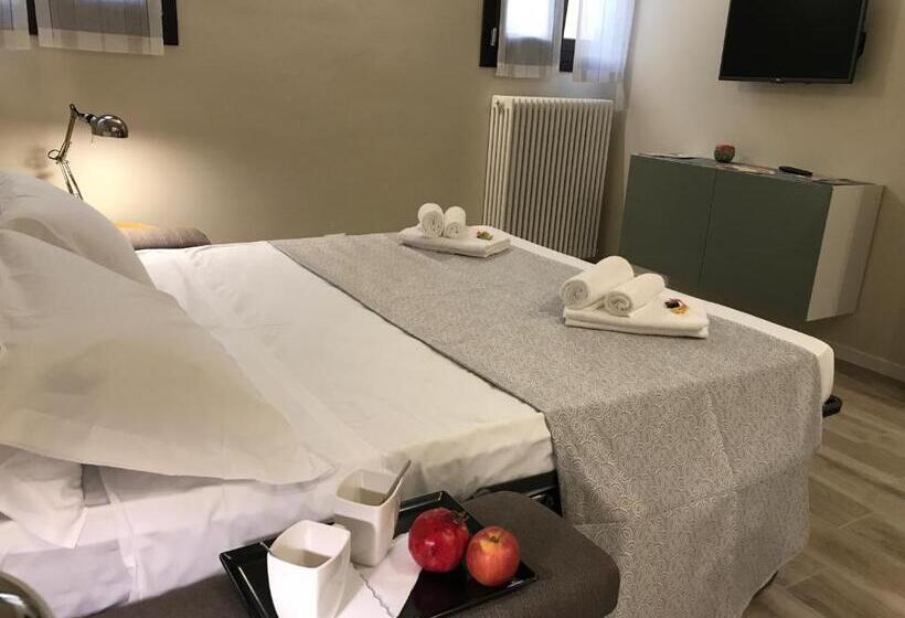 آپارتمان لوکس 1 خوابه, Honey Rooms Ferrara