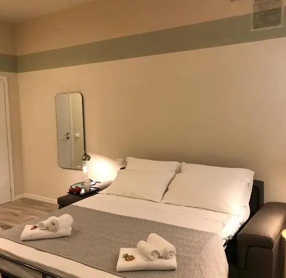 آپارتمان لوکس 1 خوابه, Honey Rooms Ferrara