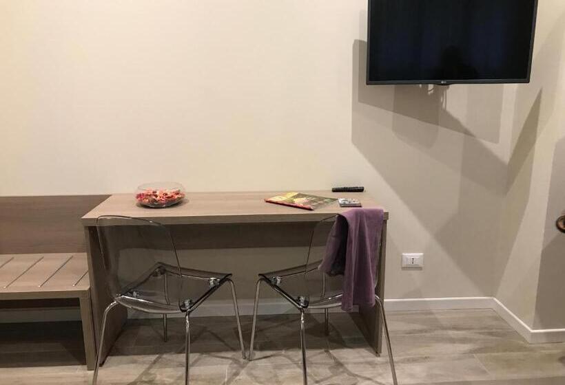 آپارتمان لوکس 1 خوابه, Honey Rooms Ferrara