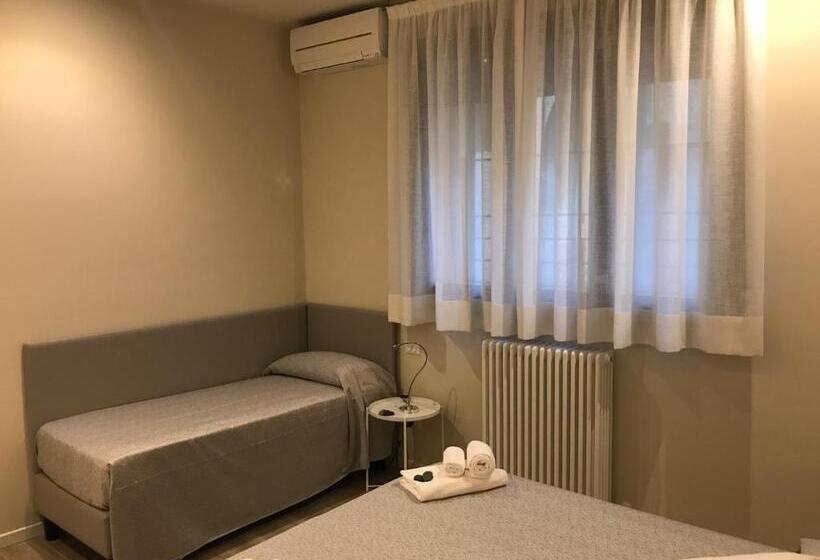 آپارتمان لوکس 1 خوابه, Honey Rooms Ferrara
