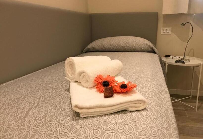 آپارتمان لوکس 1 خوابه, Honey Rooms Ferrara