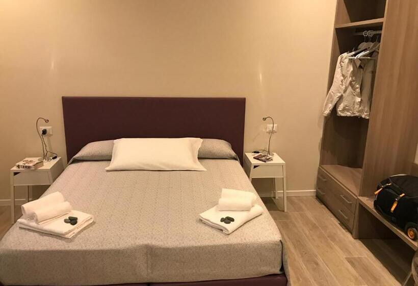 آپارتمان لوکس 1 خوابه, Honey Rooms Ferrara