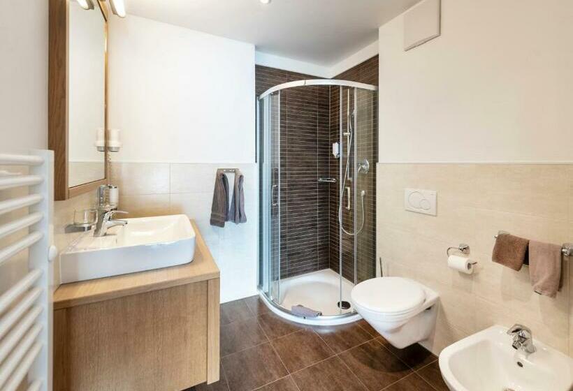 اتاق استاندارد با بالکن, Martina Breakfast Lodge