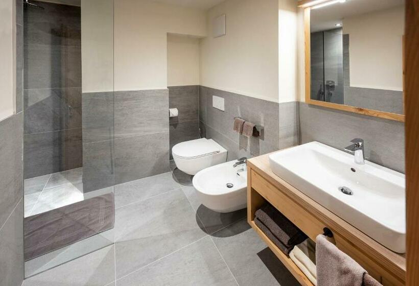 اتاق لوکس, Martina Breakfast Lodge