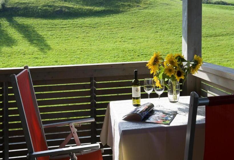 آپارتمان 1 خوابه با بالکن, Martina Breakfast Lodge