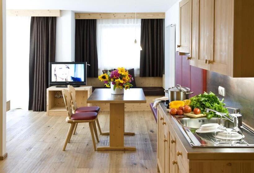 آپارتمان 1 خوابه با بالکن, Martina Breakfast Lodge