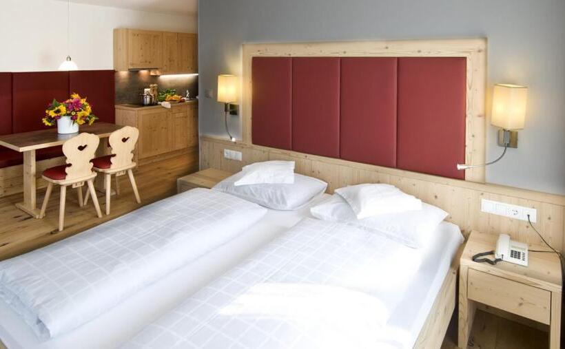 آپارتمان 1 خوابه با بالکن, Martina Breakfast Lodge