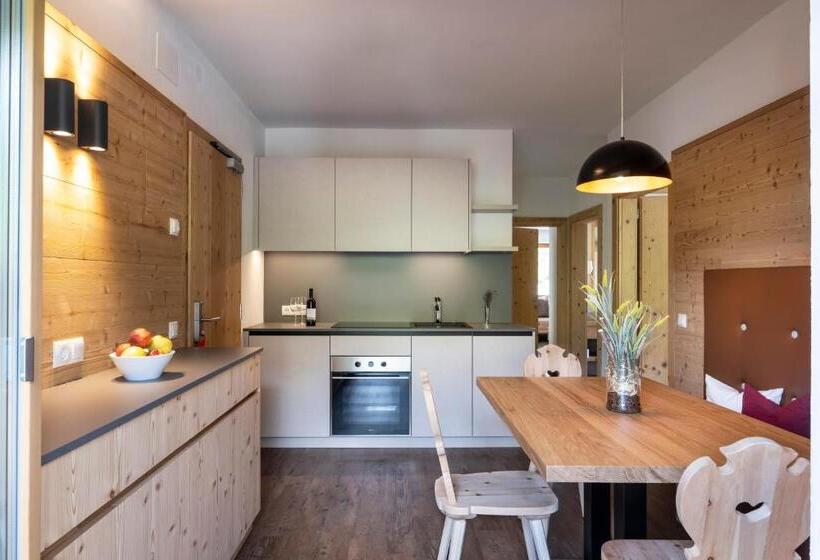 اتاق لوکس خانوادگی, Martina Breakfast Lodge