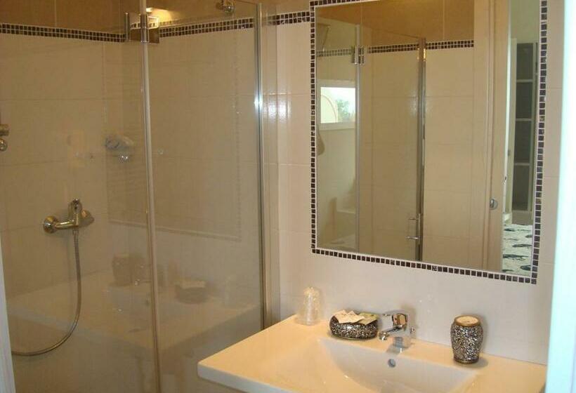 Номер Стандарт Вид на Озеро, Albergo Cristina