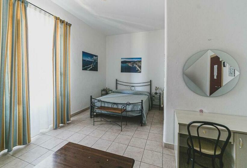 חדר סטנדרט עם מיטת קינג, Alfiero