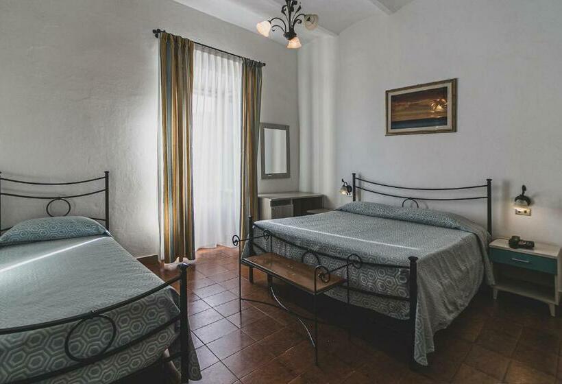 Triple Room Sea View, Alfiero