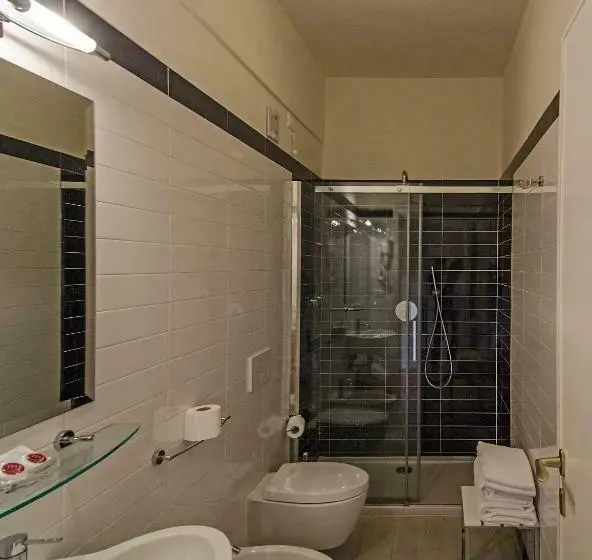 Standard Kolmen Hengen Huone, Alk