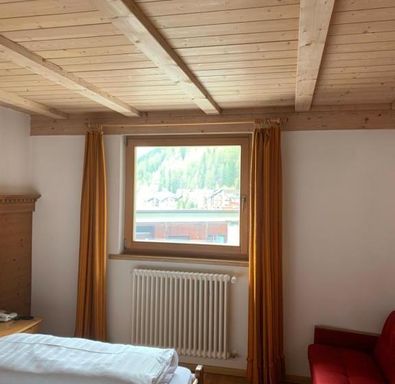 غرفة أساسية, Alpenhof