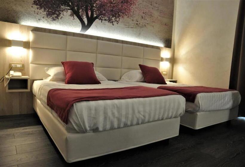 חדר סטנדרט לשלושה, Aquila