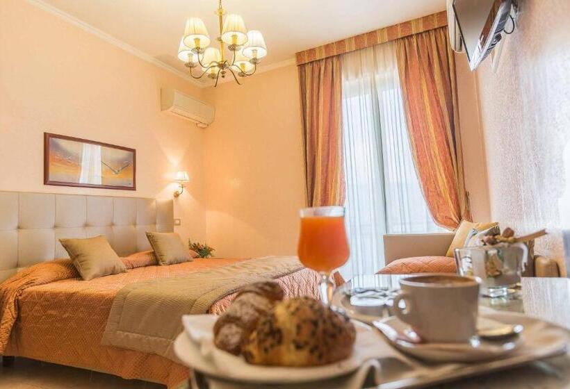 חדר סטנדרט לשלושה, Aquila