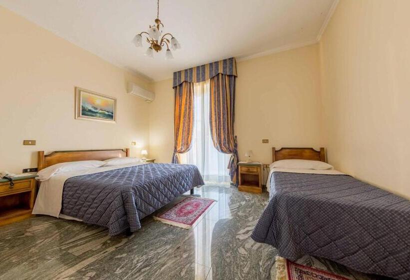 חדר סטנדרט לארבעה, Aquila