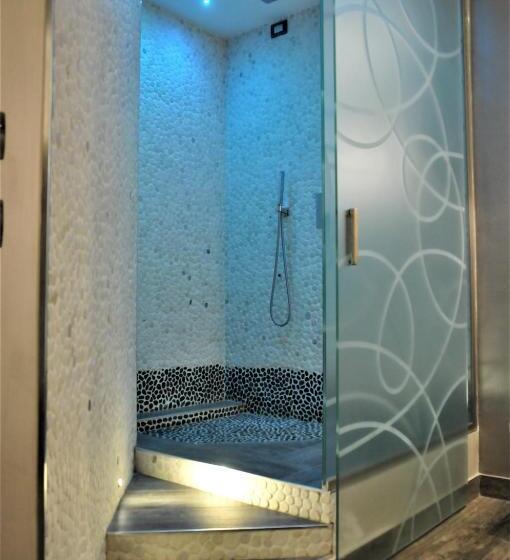 סוויטת ג'וניור עם מרפסת, Aquila