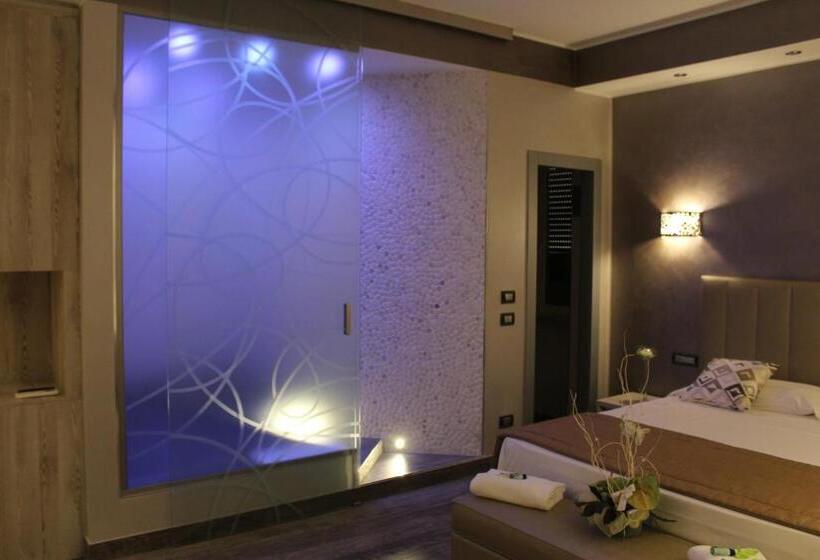 סוויטת ג'וניור עם מרפסת, Aquila