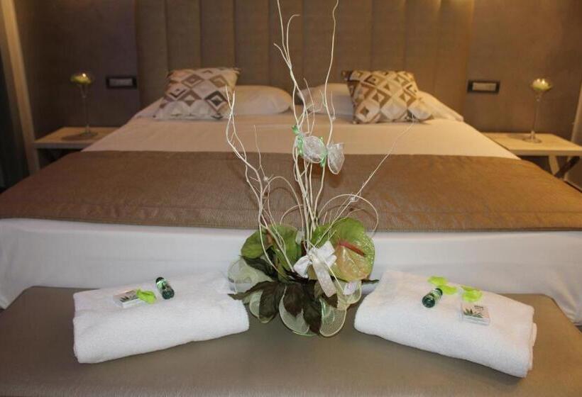 סוויטת ג'וניור עם מרפסת, Aquila