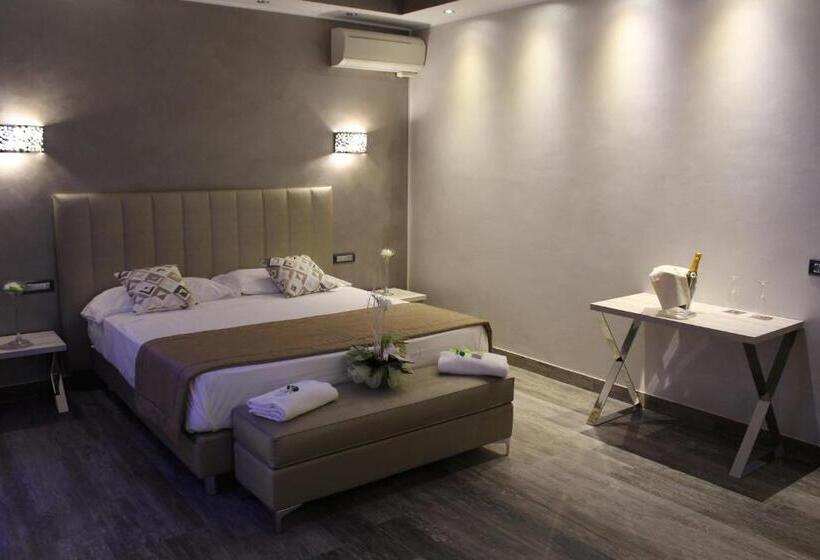 סוויטת ג'וניור עם מרפסת, Aquila