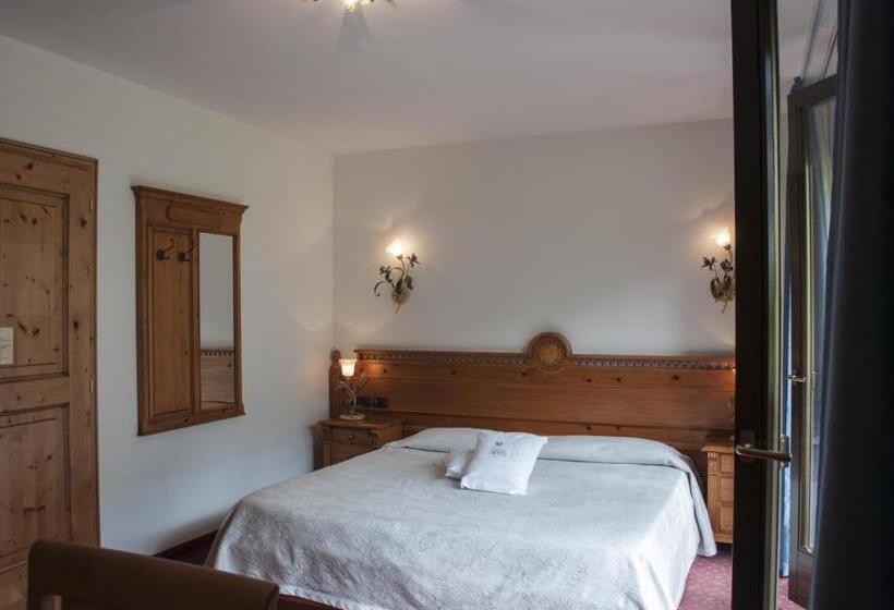 غرفة سوبيريور, Castel Pietra