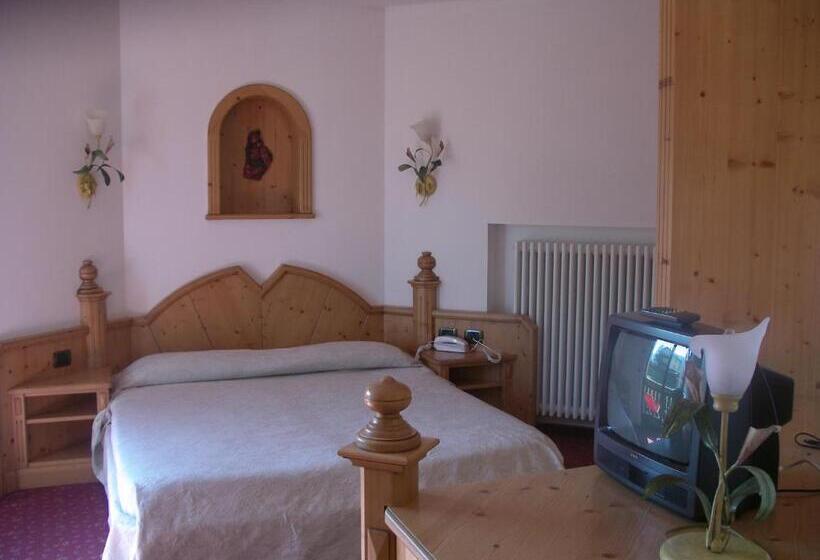 غرفة سوبيريور, Castel Pietra