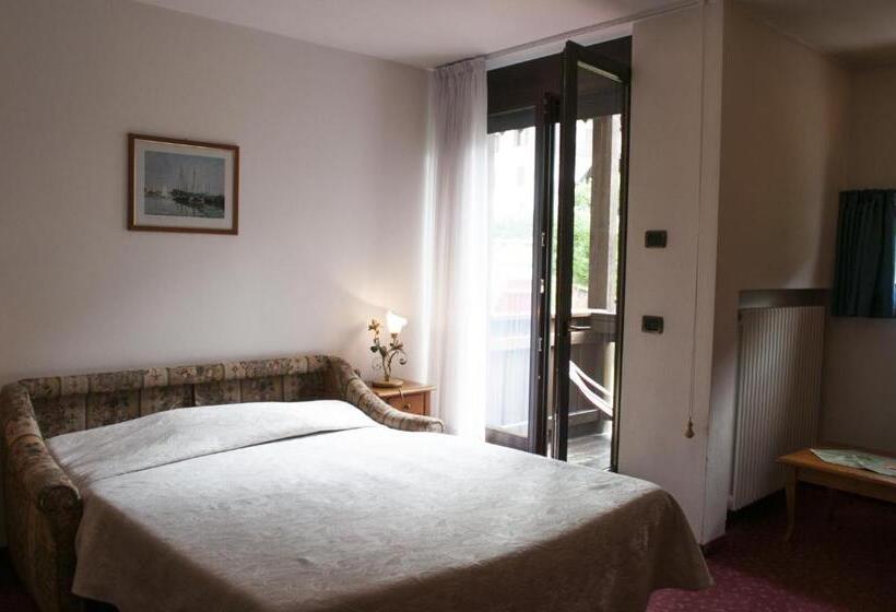 جناح جونيور, Castel Pietra