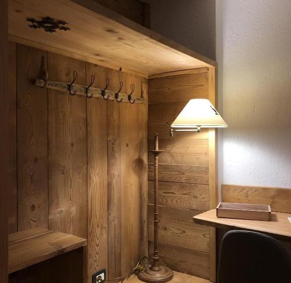 غرفة قياسية, Coeur Du Village