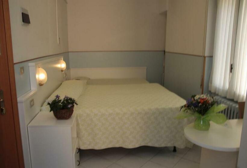 Quarto Triplo Estandar, Ideal