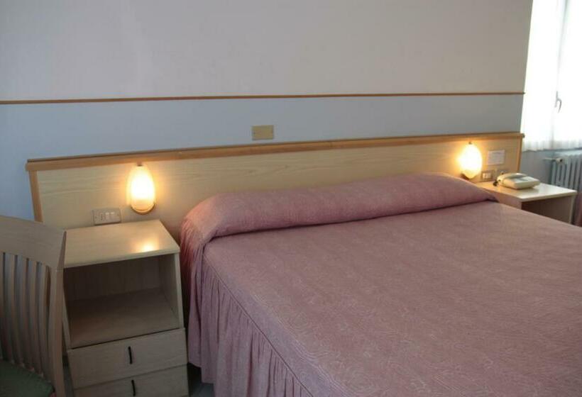 Quarto Triplo Estandar, Ideal