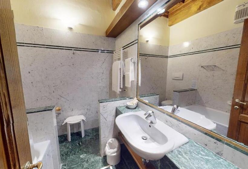 Comfort room with city view, Palazzo Squarcialupi