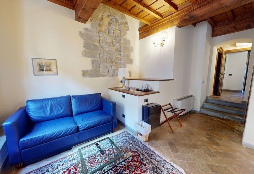 Comfort room with city view, Palazzo Squarcialupi