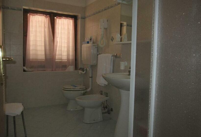 חדר סטנדרט לארבעה, Presena