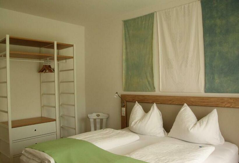 דירת חדר, Residence Die Färbe