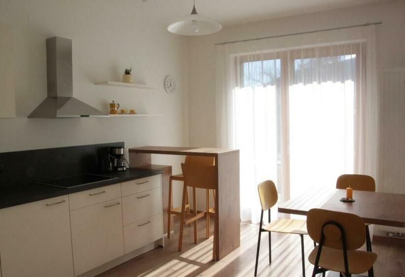 דירת חדר, Residence Die Färbe