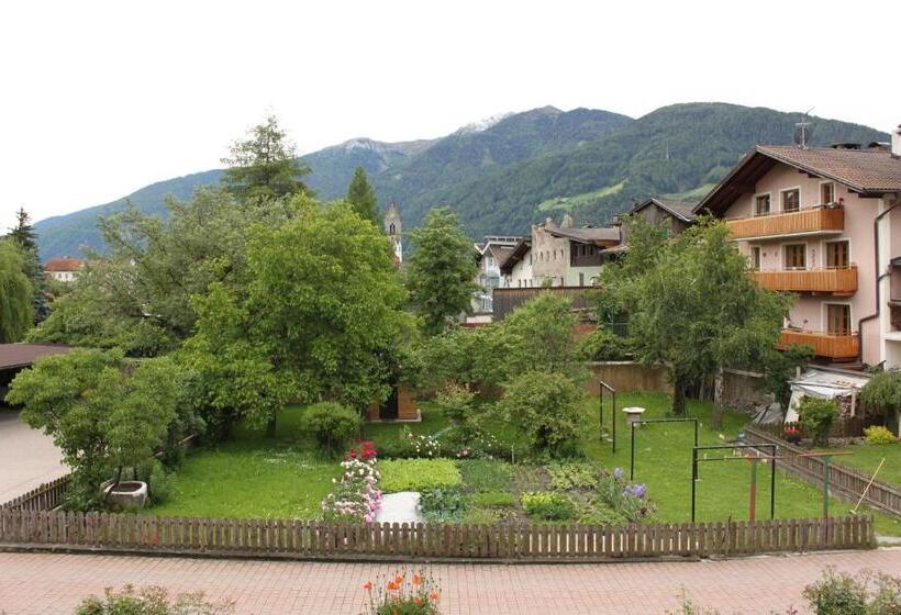 דירת חדר, Residence Die Färbe