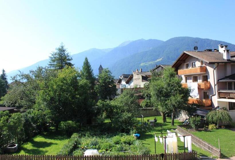 דירת חדר, Residence Die Färbe