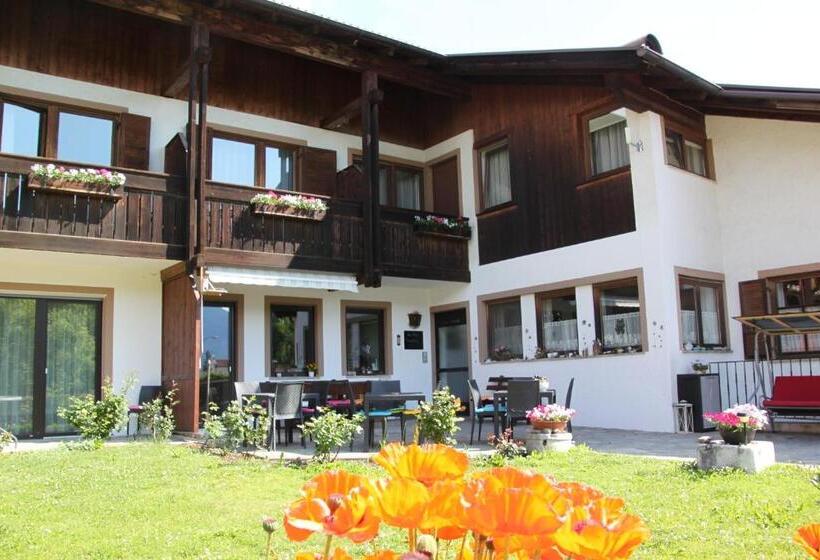 דירת חדר, Residence Die Färbe