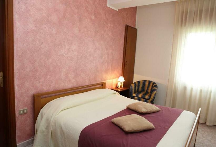 חדר סטנדרט, Ristorante Supersonik