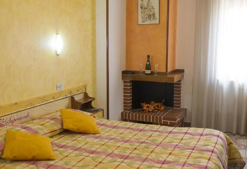 חדר סטנדרט, Ristorante Supersonik