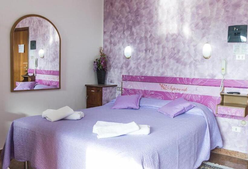 חדר סטנדרט, Ristorante Supersonik