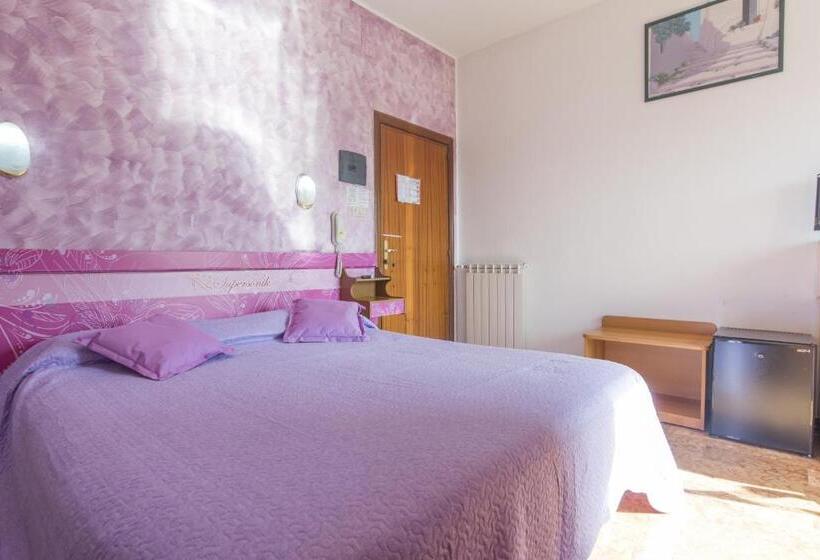 חדר סטנדרט, Ristorante Supersonik